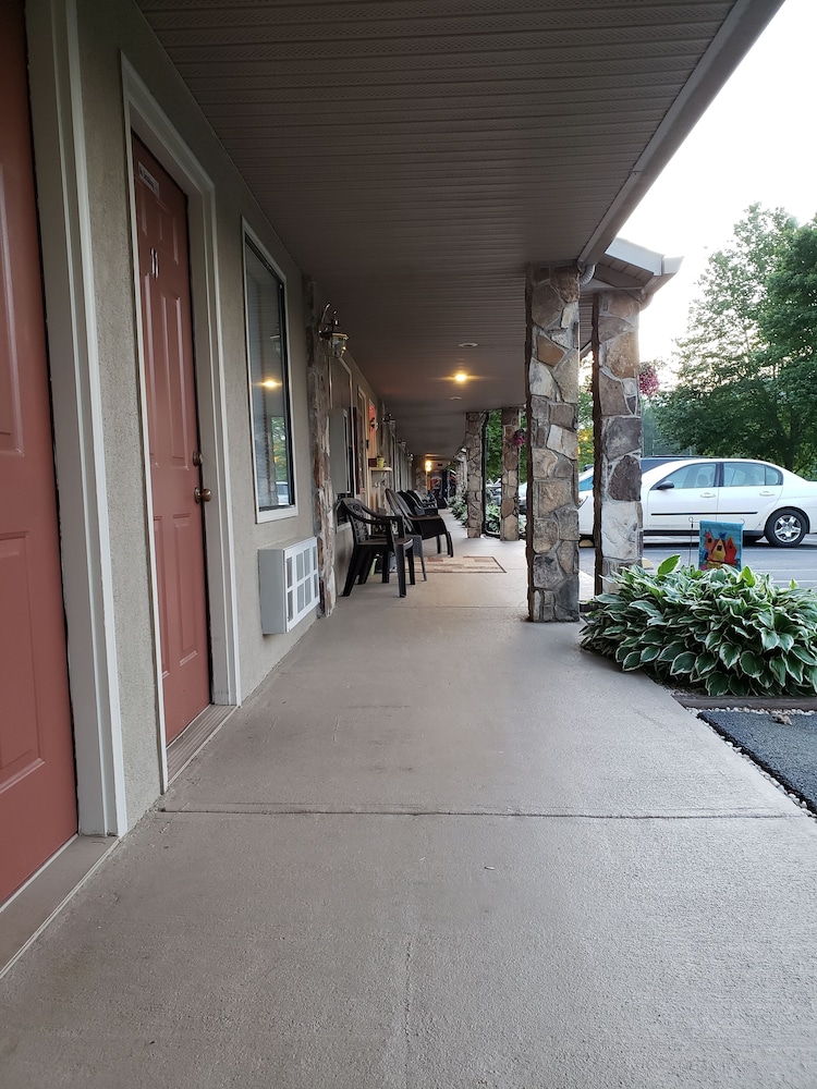 Chatuge Mountain Inn - Property Image 14