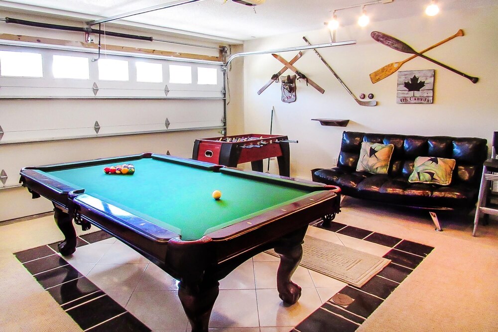 Fun Packed 5 Bedroom Villa Pool Spa Game Room view 4