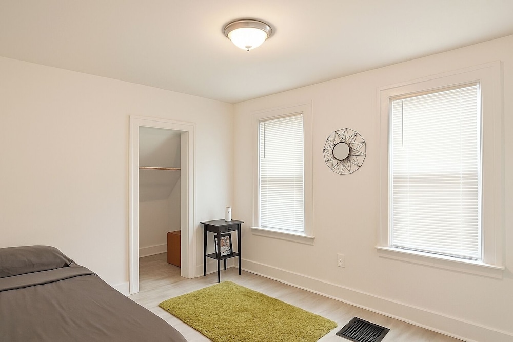 Detroit 4BR Home Bathtub & Pet Friendly Stay