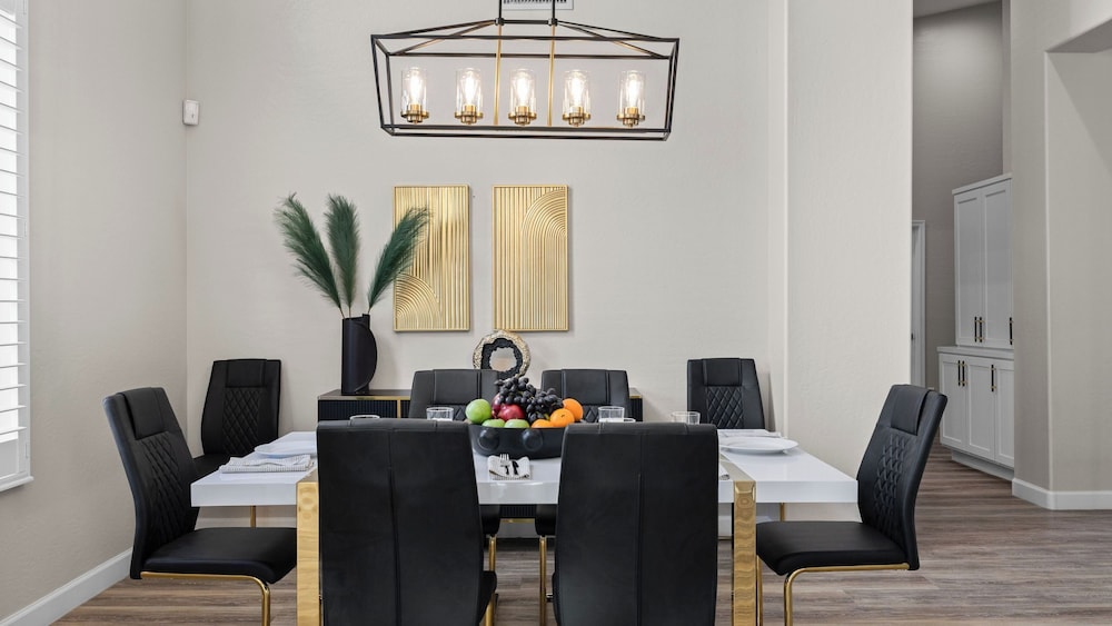 Private Pool, Outdoor Dining & Fireplace Near North Scottsdale Hotspots Desert Luma by Avantstay