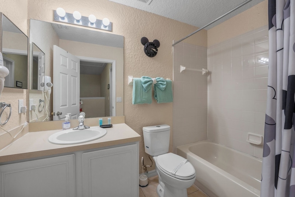 Family 4BR Home w/ Resort Pool Near Disney