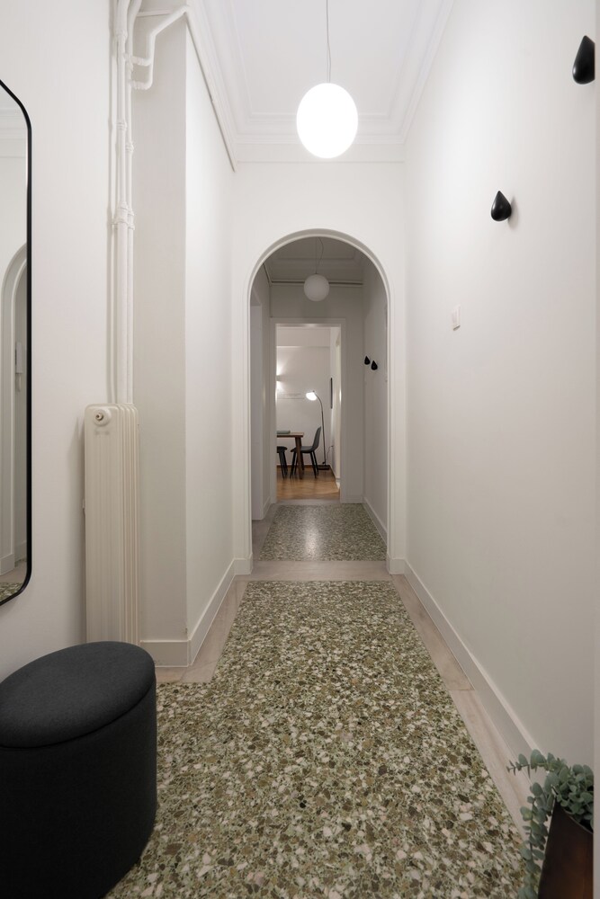 Modern apartment near Lycabettus hill with balcony