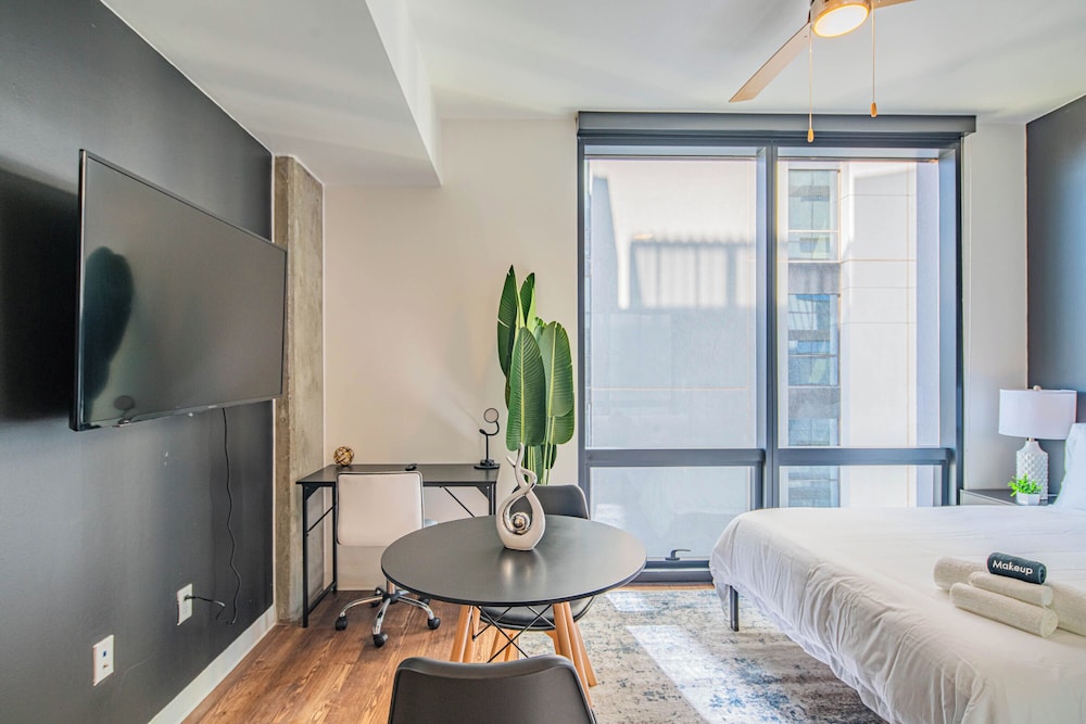 ROVE LIVING/KB - Joy on 4th