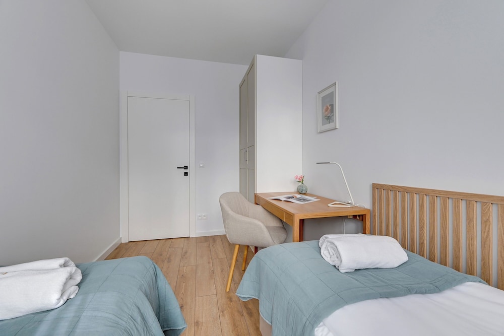 Doki Living - Foodhall & Parking by Downtown Apartments