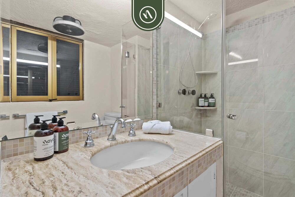 Oceanfront 2 BR Condo With Spectacular View - Pool