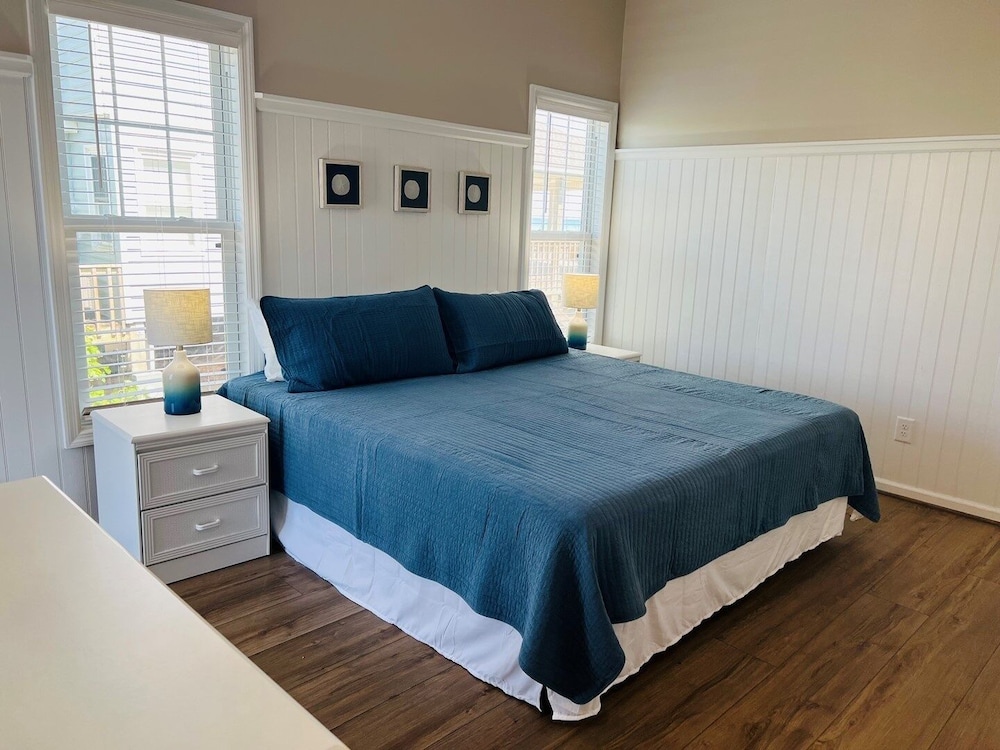 Avalon East- 5 Bedroom Home by RedAwning