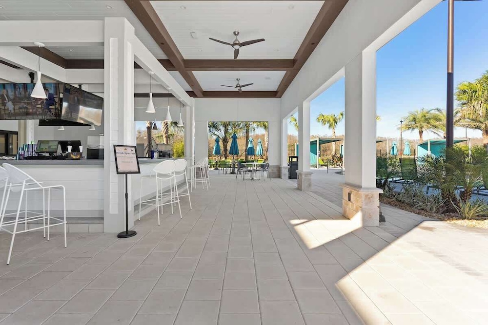 Sophisticated 6BR at Storey Lake