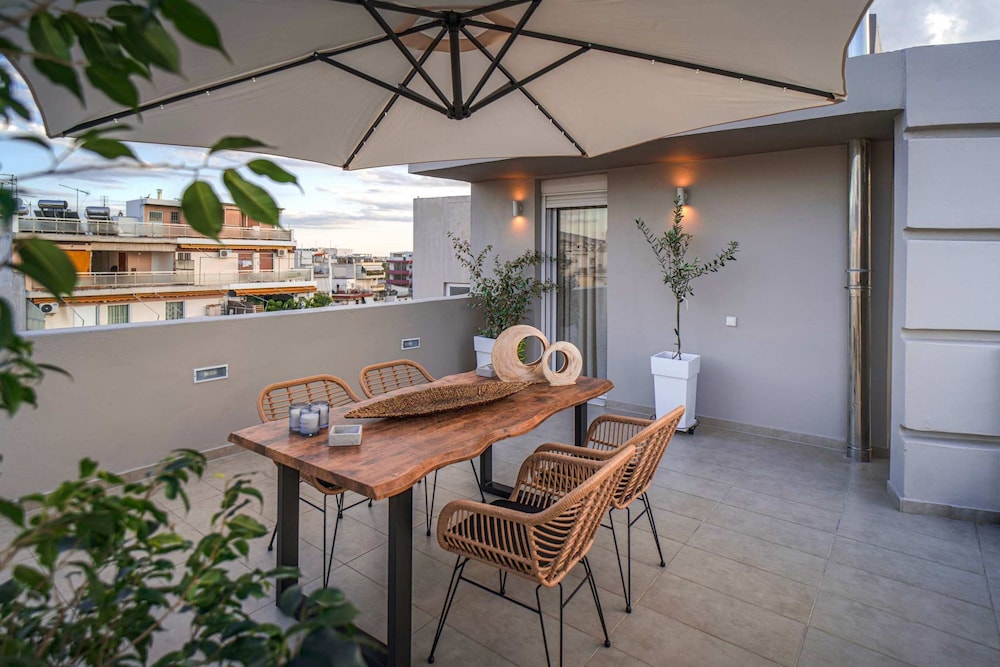 Acropolis Panorama Penthouse - Central Cozy Nest