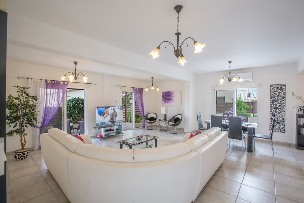 Protaras Holiday Villa Ds54, 3 Bedroom Villa in the Center