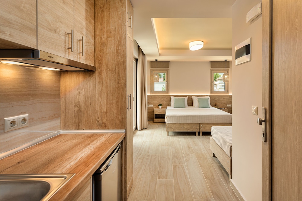 Makris Luxury Rooms view 2