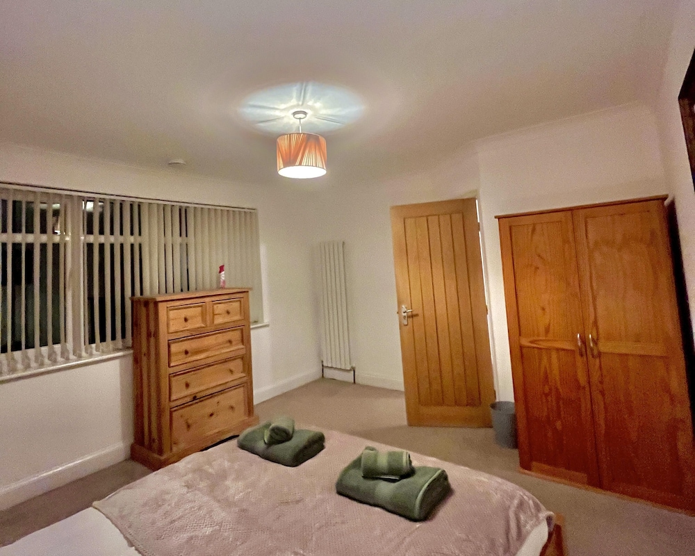 Comfy and Spacious 5-bed House in Cambridge view 4