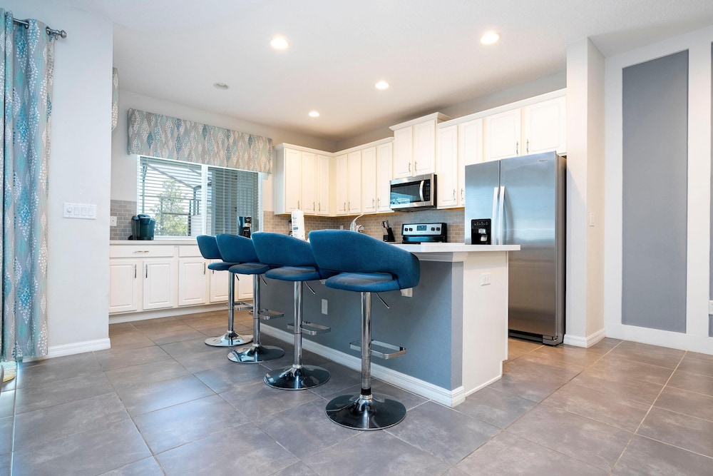 1543 CP - Opulent 4BR Townhome: Private Pool, Solara Resort
