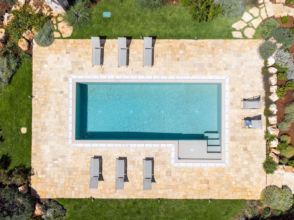 Trulli Pietra Rossa With Pool by Wonderful Italy