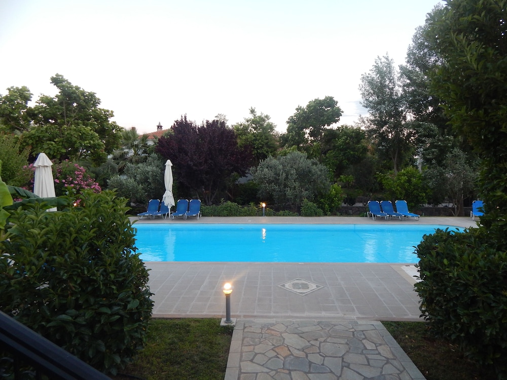 Kaloni village apartments