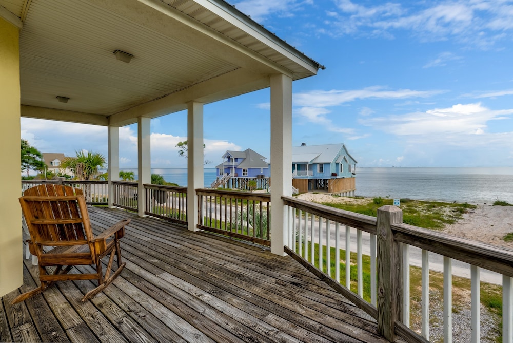 Sunny Side Up - 310 Audubon 4 Bedroom Home by RedAwning