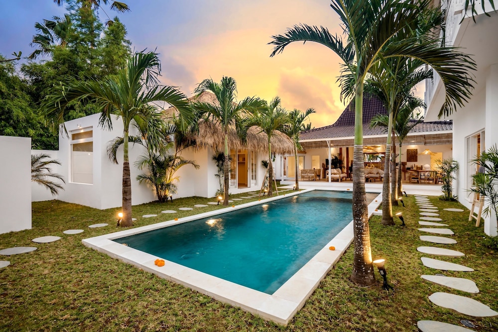 Villa Cyma by Alfred in Bali - New Peaceful 5 BR Villa in the Heart of Seminyak