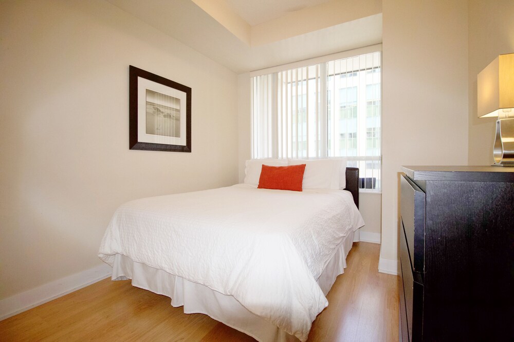 Livingsuites Toronto - 20 Blue Jays Way - Image 3