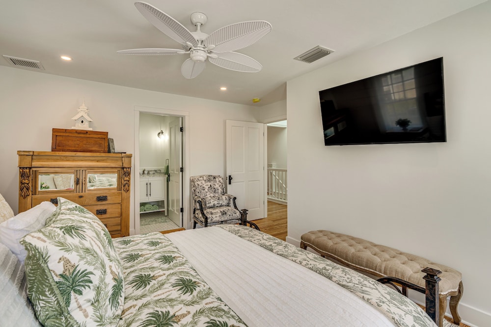 Luxe Pine Island Living: Historic Old Florida Gem!