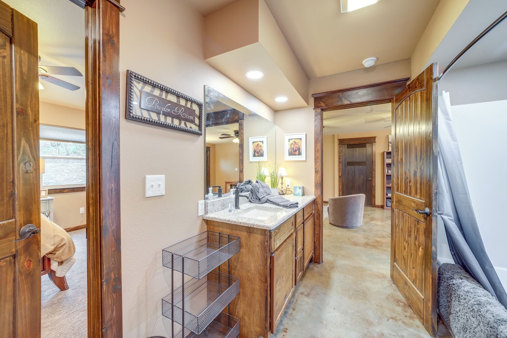 Hunt, Fish & Enjoy the Outdoors: Rural Atoka Home