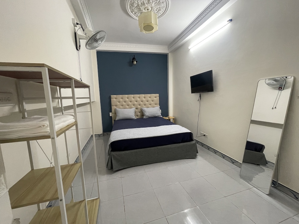 sword lake hostel