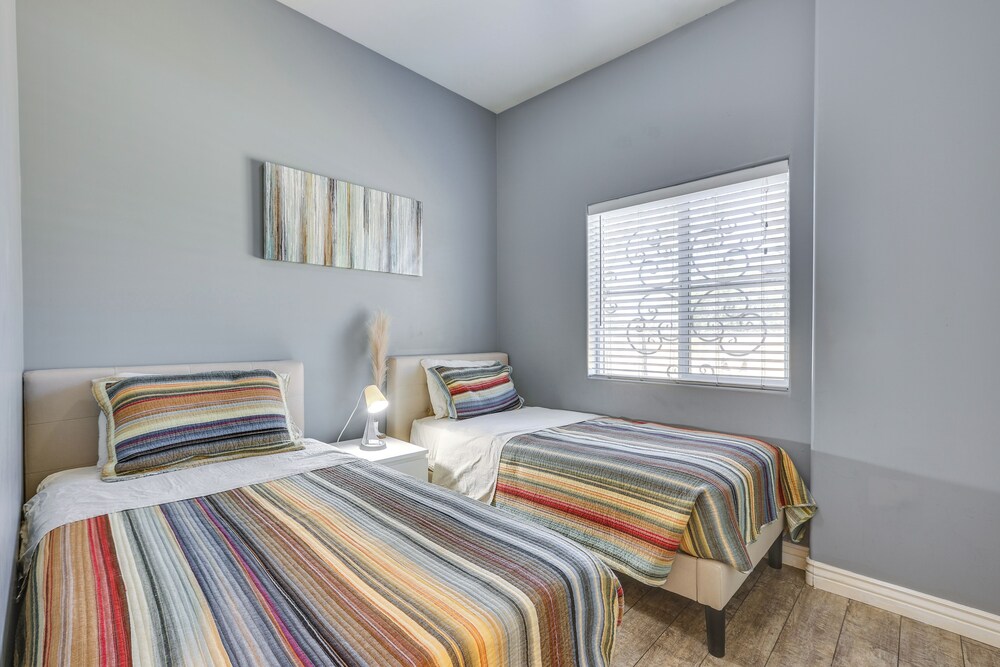 Apartment 2 Mi to Chase Field & PHX Arena!