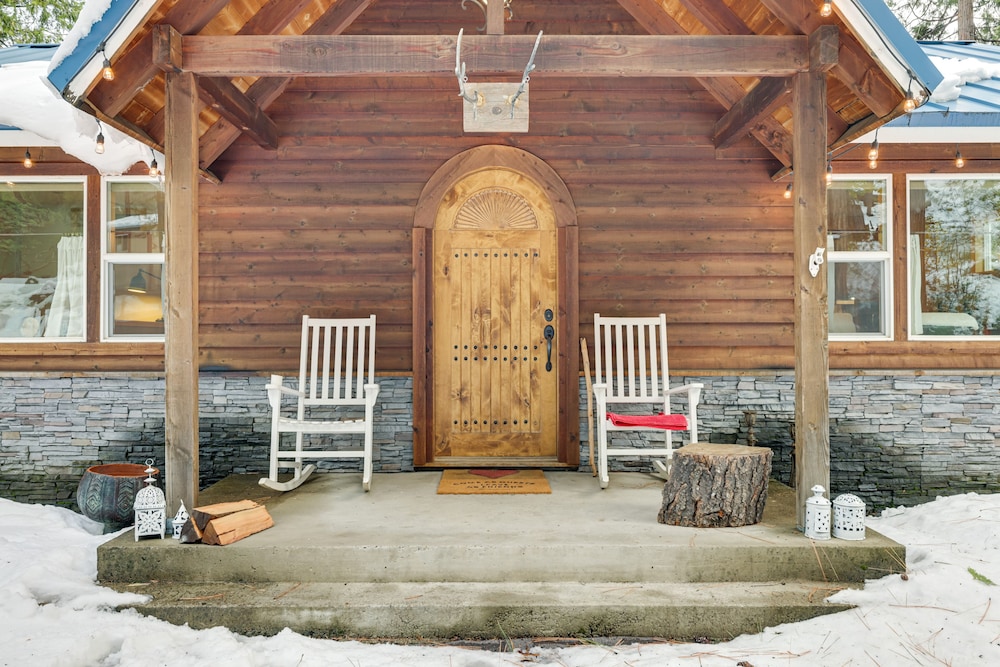 Homey Long Barn Cabin w/ Deck & Fire Pit! view 4