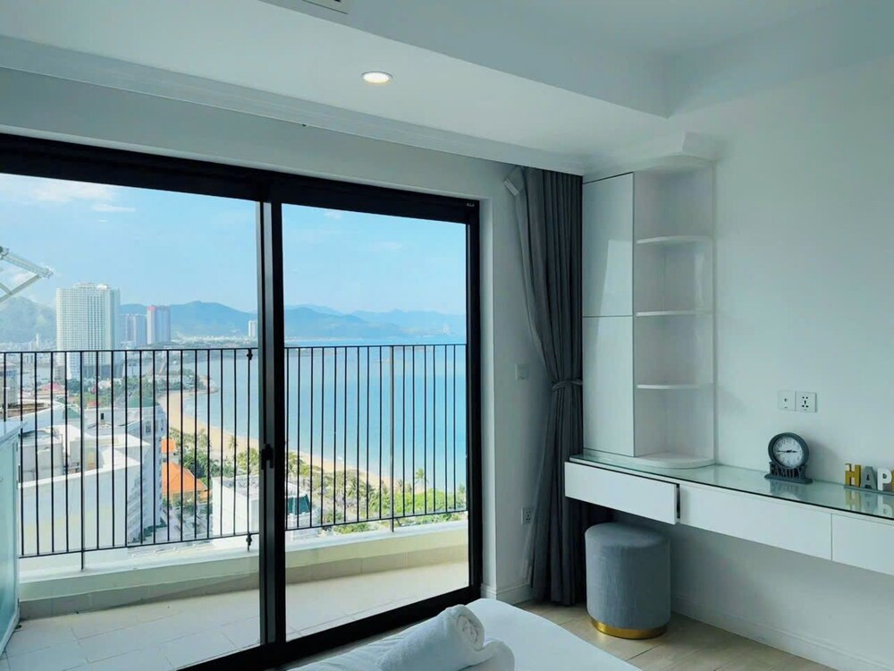 Gold Coast Balcony Serviced Apartment