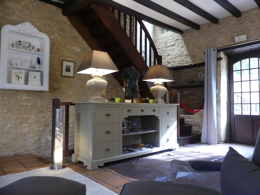 Le Noyer Residence - Property Image 2