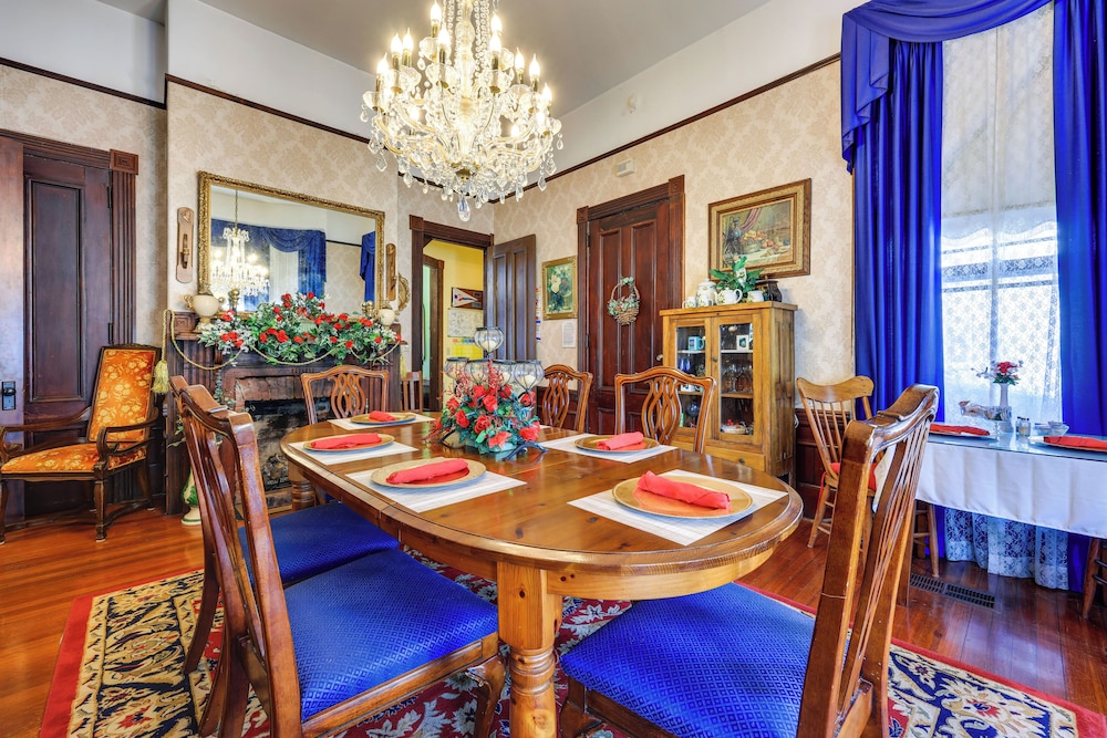 Grand Gables: Home 1 Block to St Johns River