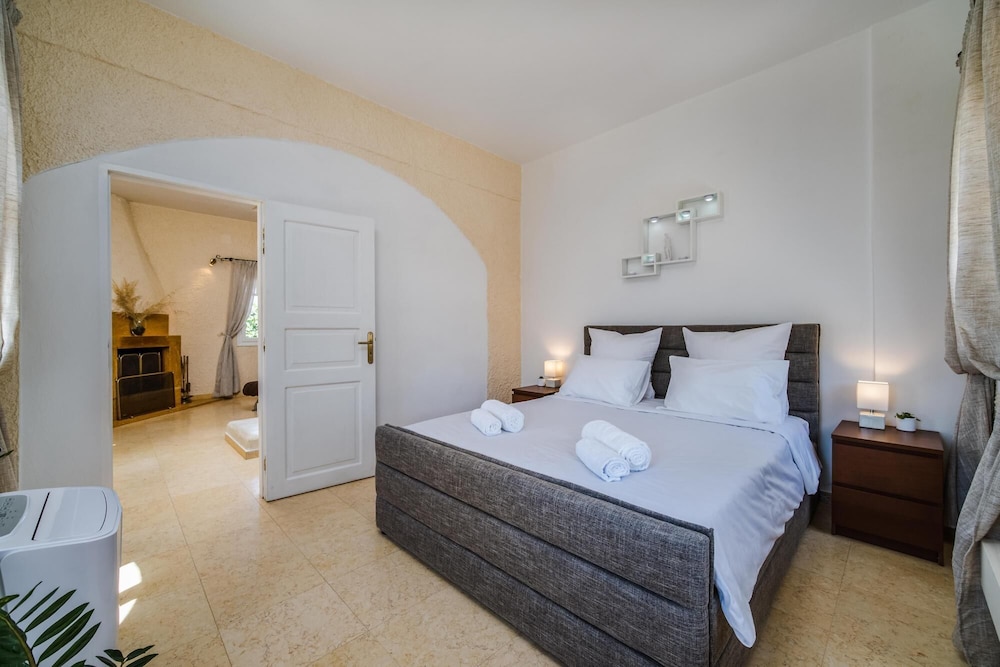 Villa Celma in Santorini view 3
