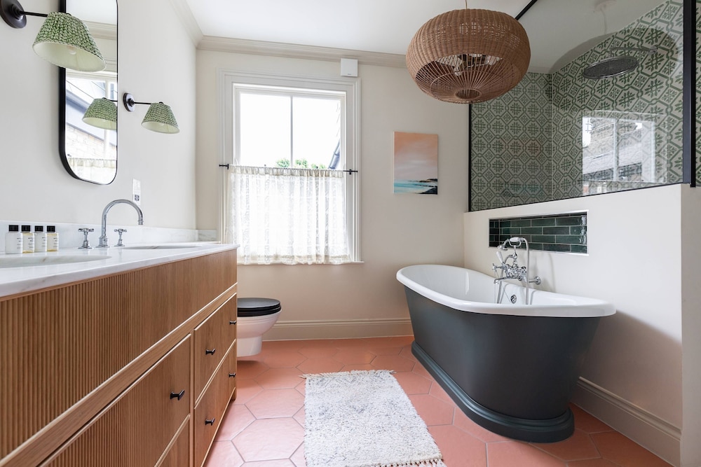 Westover Road III by Onefinestay