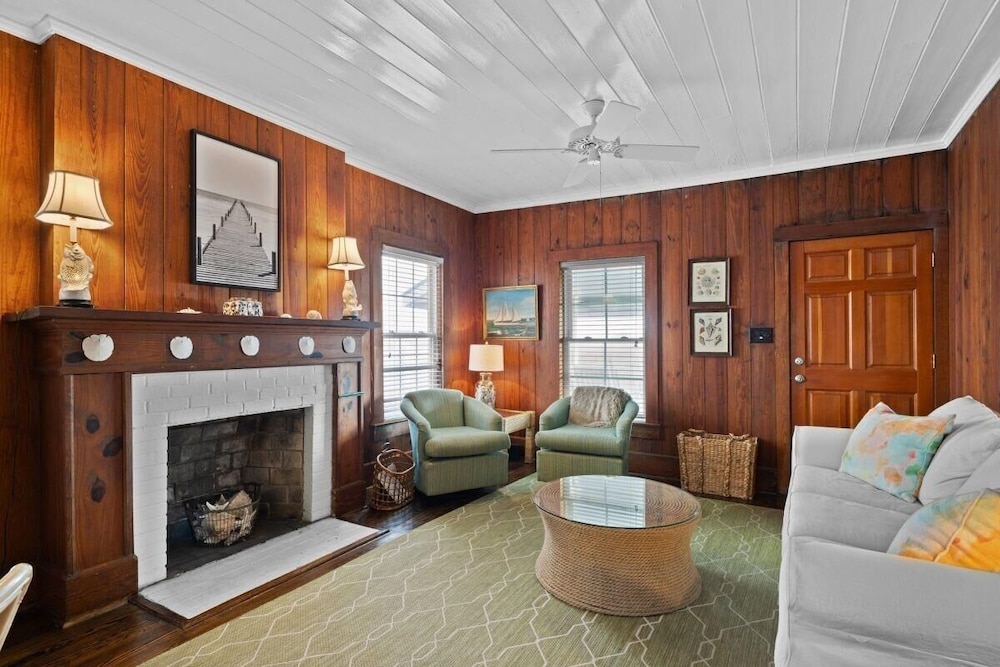 Sunset Shores 5 Bedroom Home