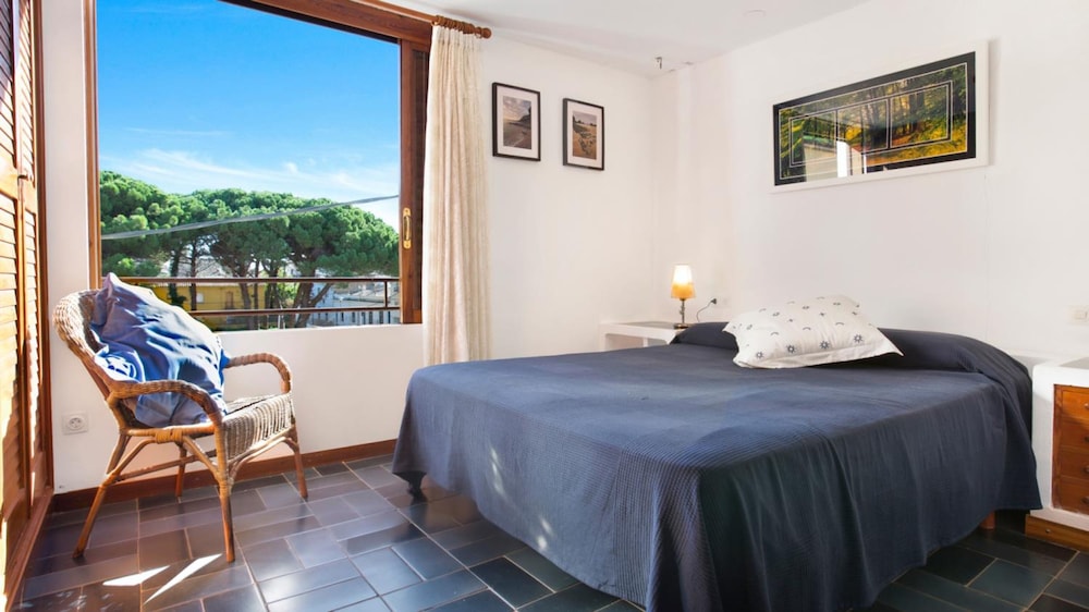 Rosamar in Llafranc With 3 Bedrooms and 2 Bathrooms