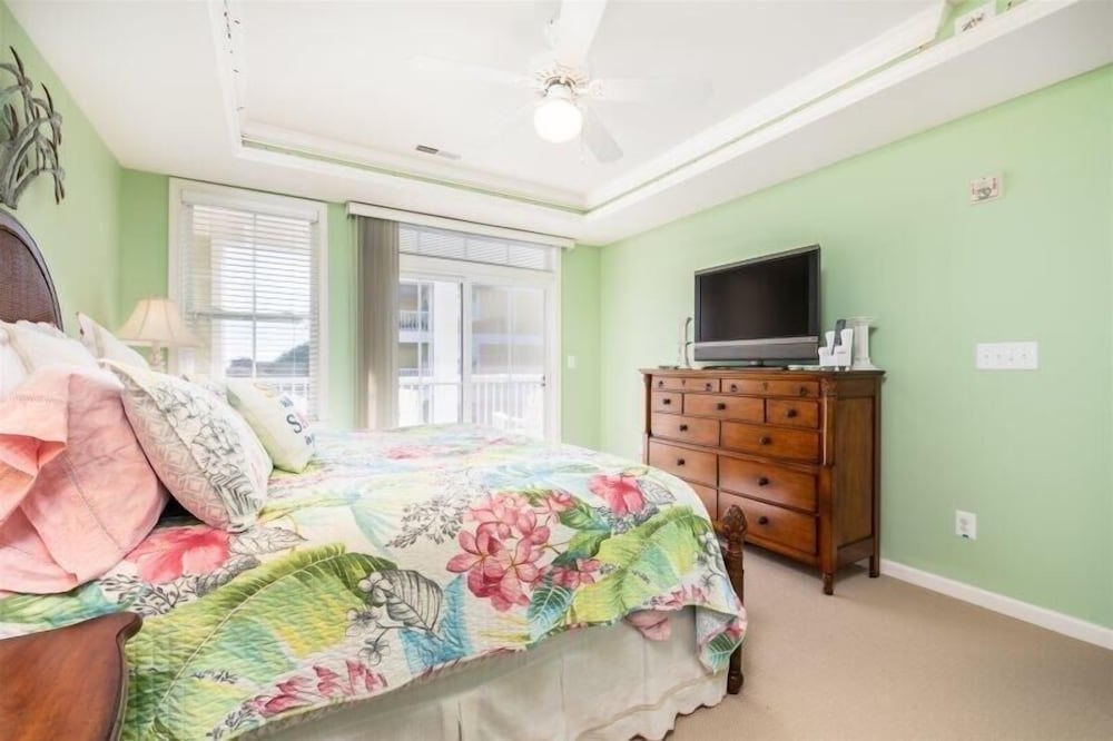 Sunset Island - 39 Fountain Drive West 3f 3 Bedroom Condo