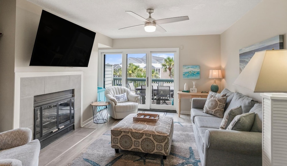 Condo with Resort Access - Great North Island Location