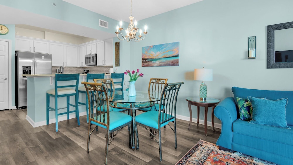 Palms Resort 2813: 2br, Pools, Courts, Gulf Views & Minutes to Beach!