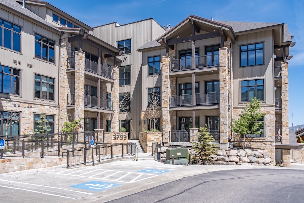 Blackstone 3B in Park City view 2