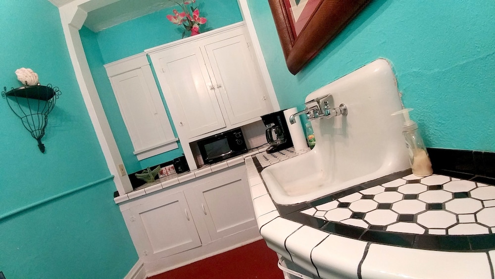 Historic Whiting Hotel Suites - Property Image 67