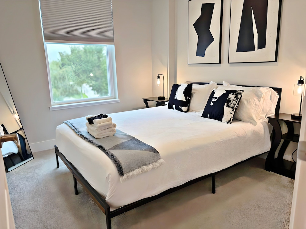 Modern 4BR with Parking - WV rep 4