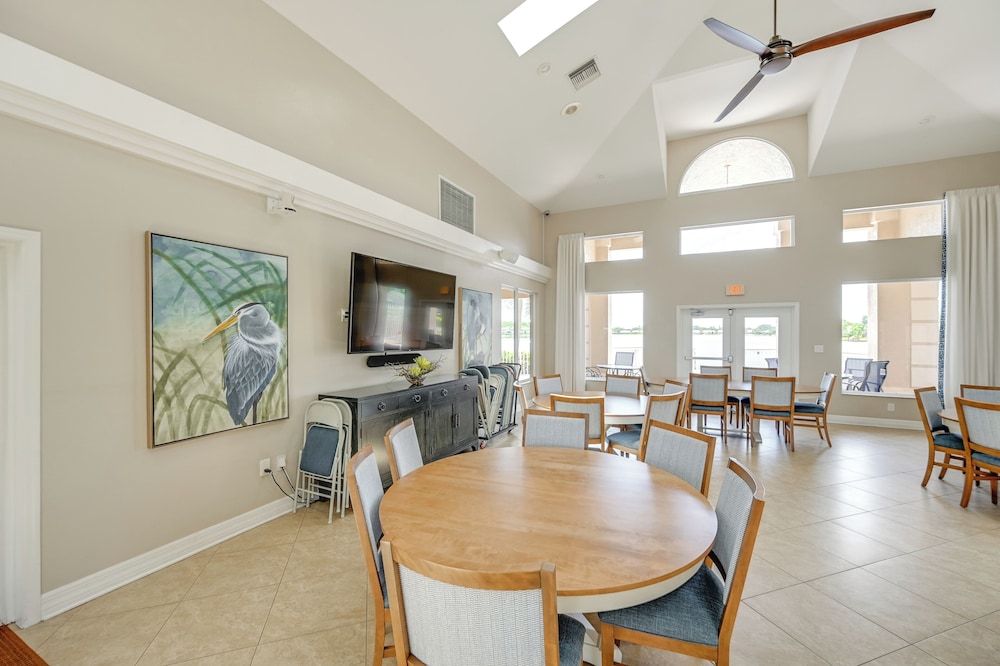 Resort Community Escape: Naples Home 5 Mi to Beach