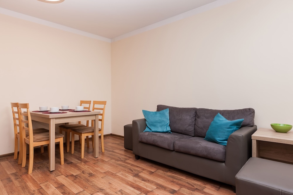 Villa Mistral Apartments by Renters view 4