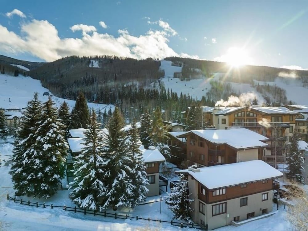 All Seasons Condo Short Walk to Vail Village and Gondola One by RedAwning view 3