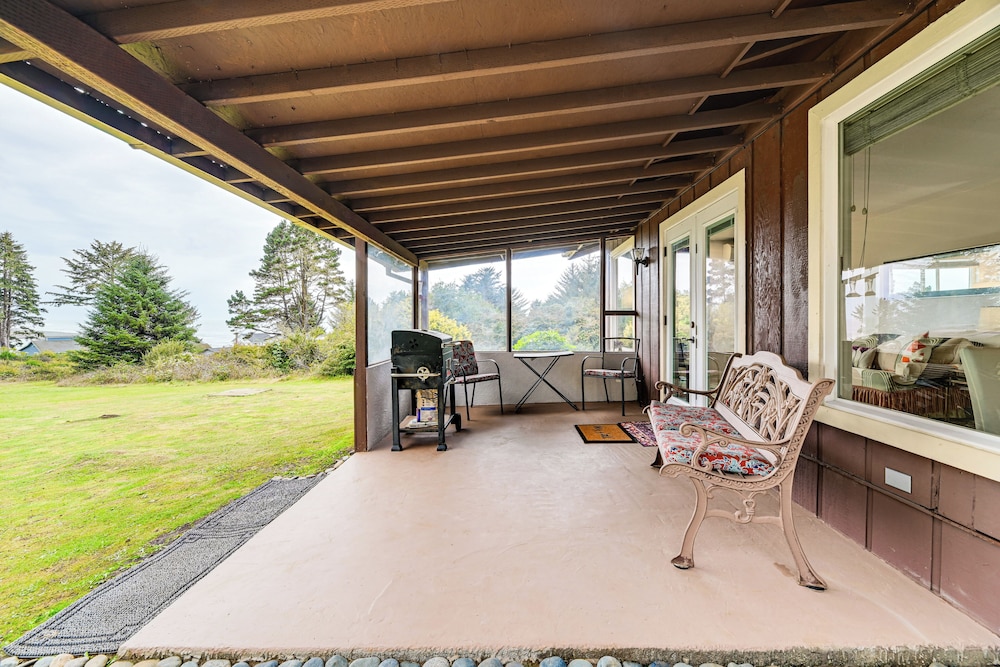 Fish & Hike: Quiet Smith River Cabin Near Ocean!