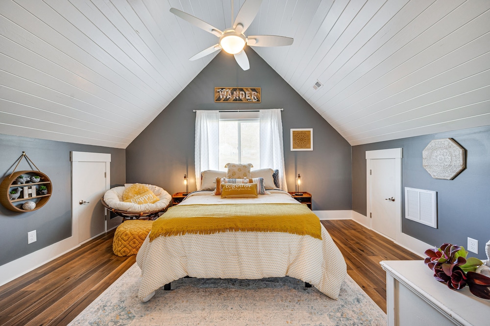 Lakefront New London Retreat w/ Dock & Hot Tub! view 3