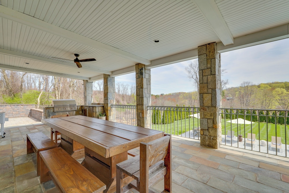 Outdoor Entertainment Areas: Spacious Katonah Gem!