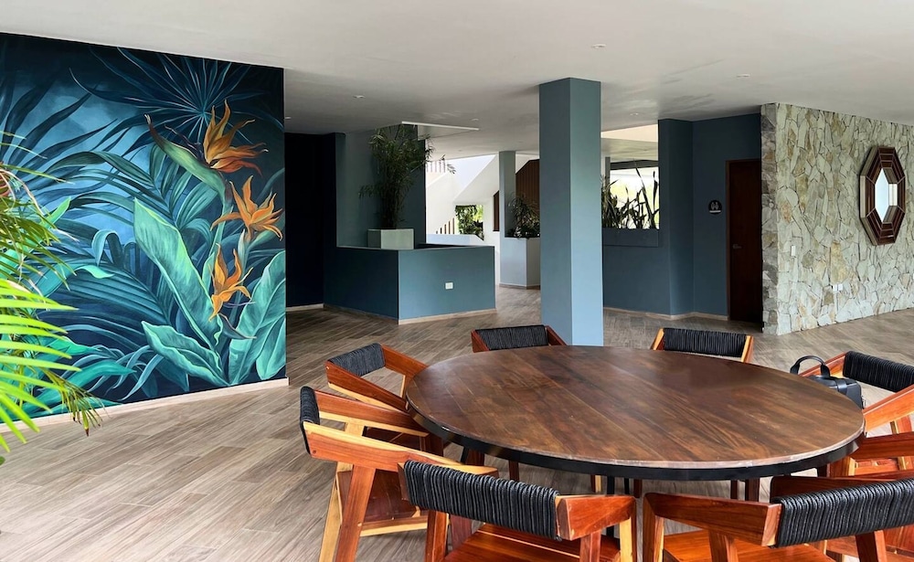 Anana Yaaxlum 105 S Oasis Pool and Jacuzzi