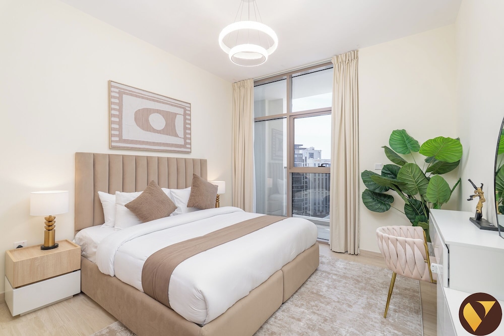 Elegant 2BR Canal View Near Dubai Mall