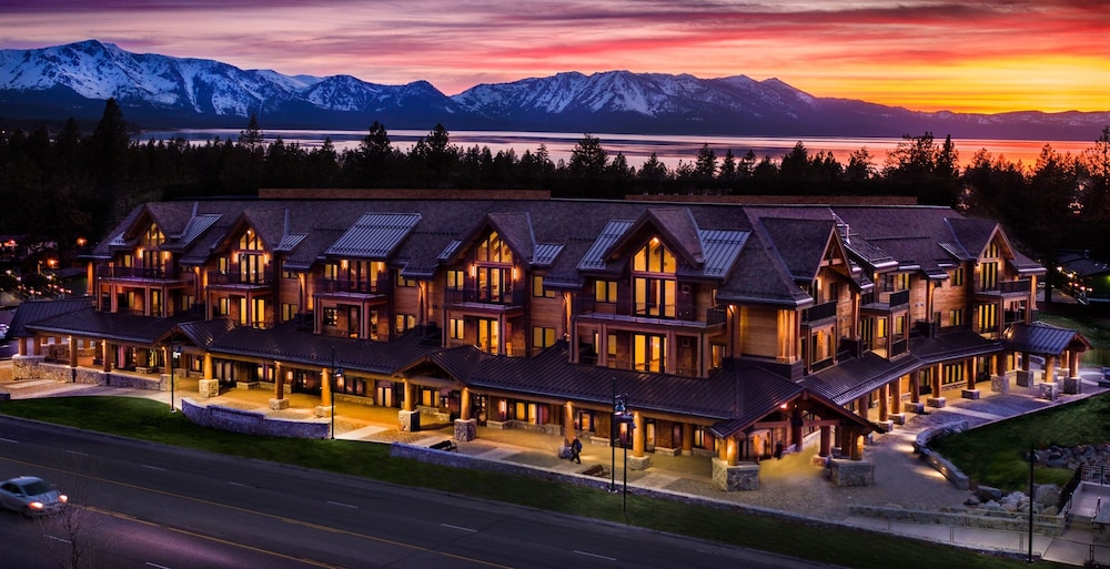 Lake Tahoe Vacations - Luxury Two Bedroom Residence steps from Heavenly Village Book 7 Nights for 10 Off by RedAwning - Property Image 3