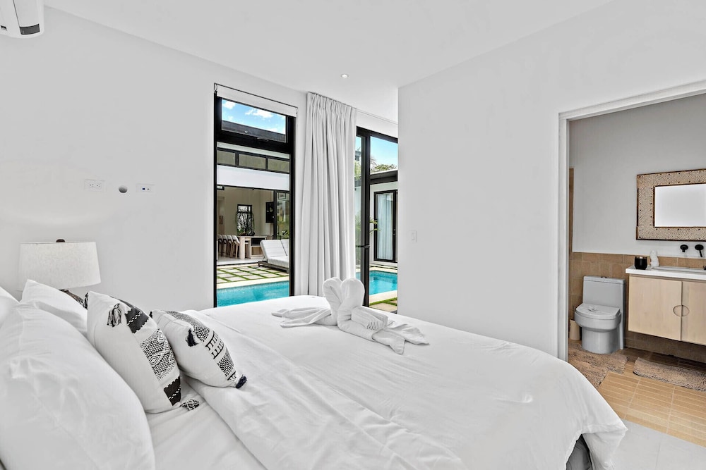 Modern Garden Villa with Private Pool, Outdoor Kitchen & Separate Casita Near Playa Potrero