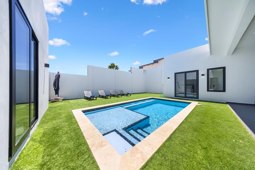 Brand NEW Villa Central Location Private Pool